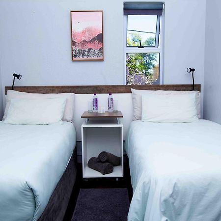 Bed and Breakfast JFT self catering units East London Exterior foto