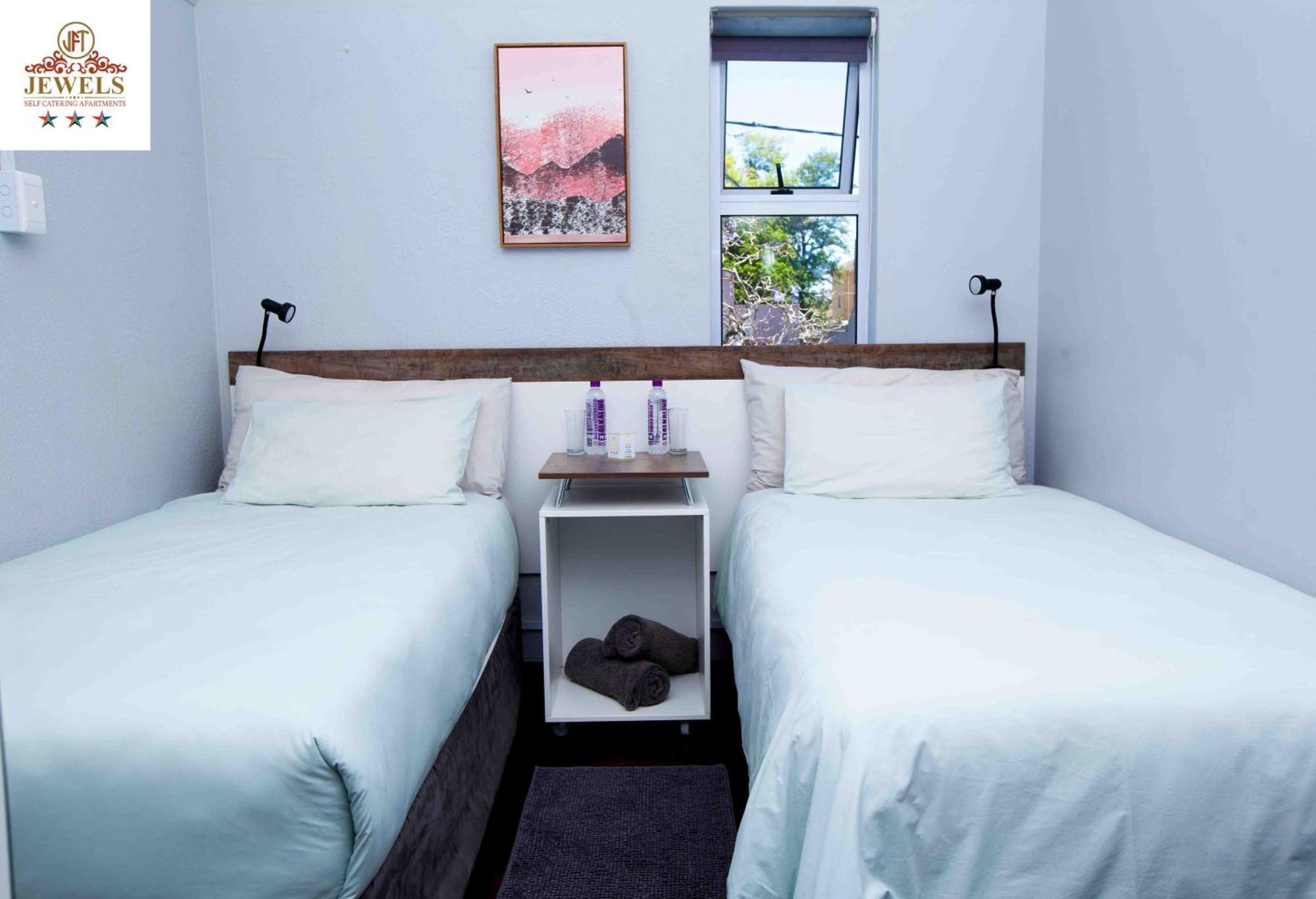Bed and Breakfast JFT self catering units East London Exterior foto