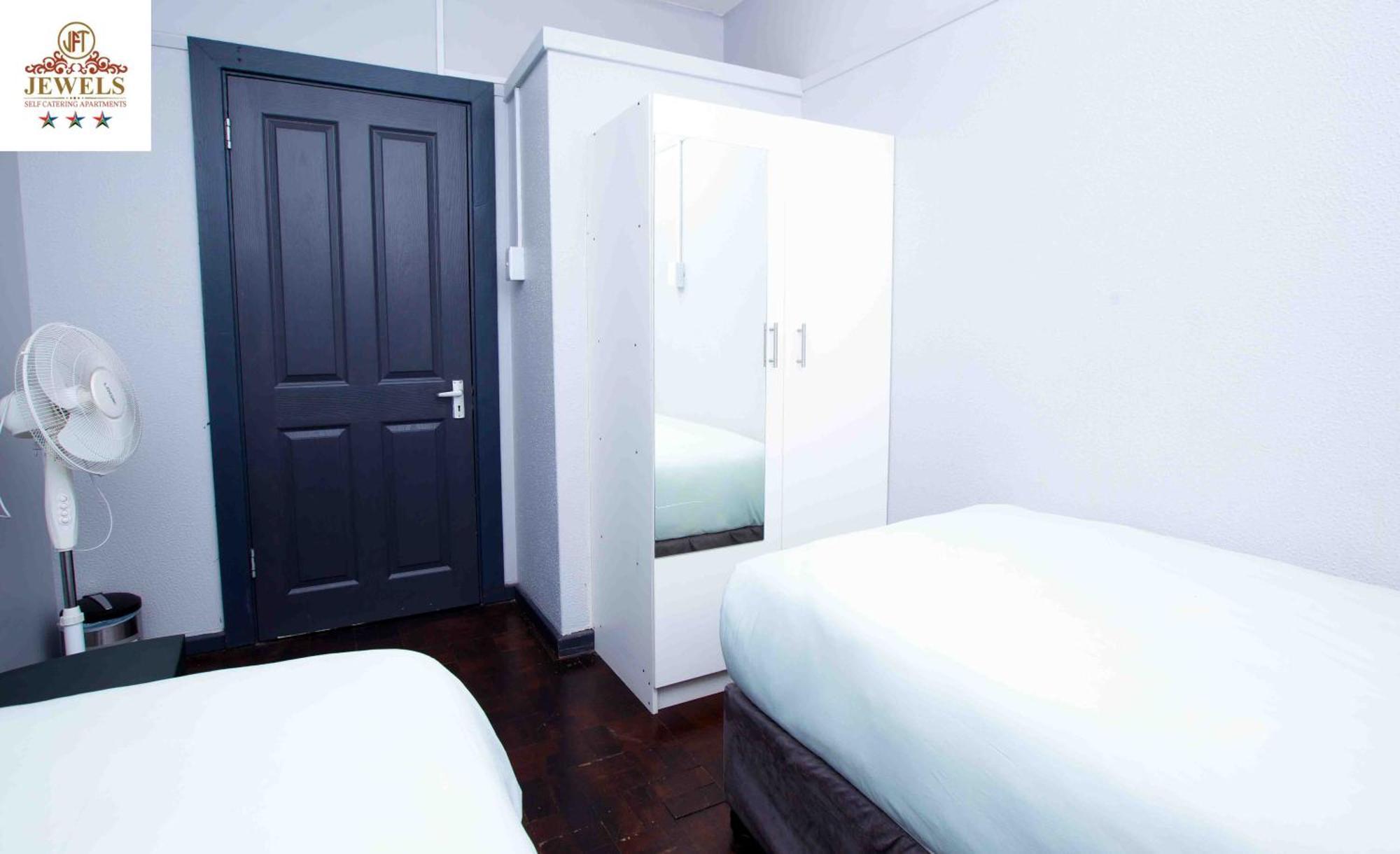 Bed and Breakfast JFT self catering units East London Exterior foto